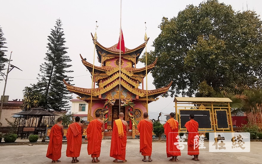 雲南滄源金龍寺為犧牲烈士和逝世同胞誦經祈福