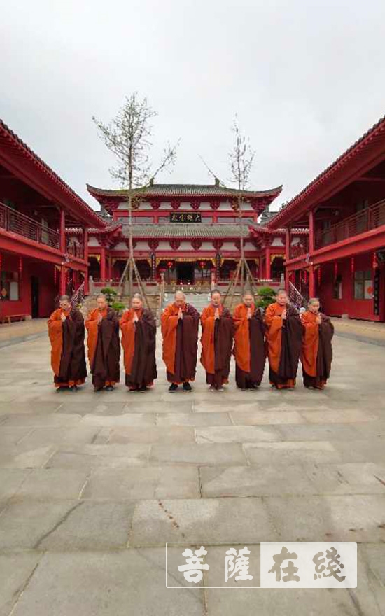 佛教-重庆涪陵镇高寺下半旗志哀，悼念逝世同胞