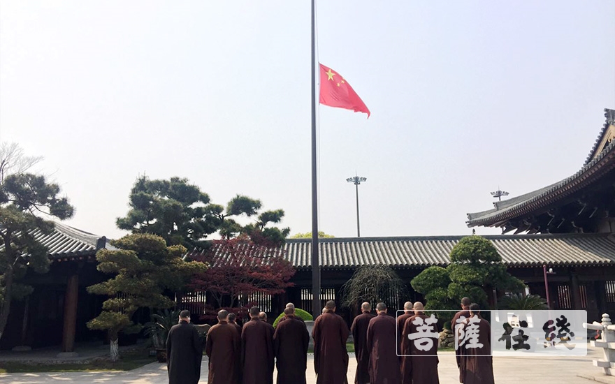 上海市宝山区各寺院向抗疫牺牲烈士和逝世同胞致哀
