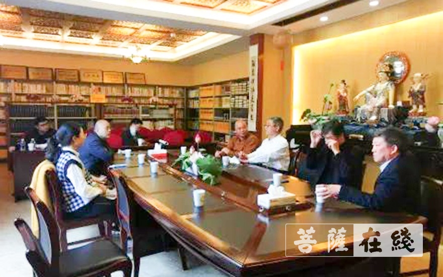 绍兴-绍兴市政协副主席冯建荣一行走访龙华古寺