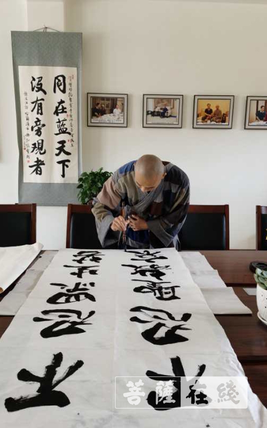 佛教-疫情之下，关闭山门的龙聚宝寺僧活