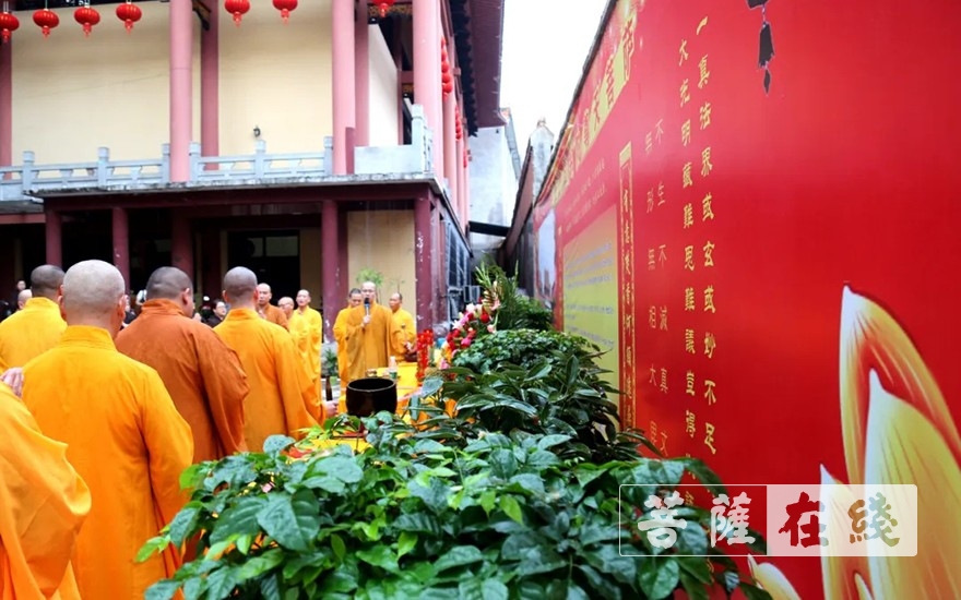 佛教-赣州寿量古寺毗卢殿竖柱圆满
