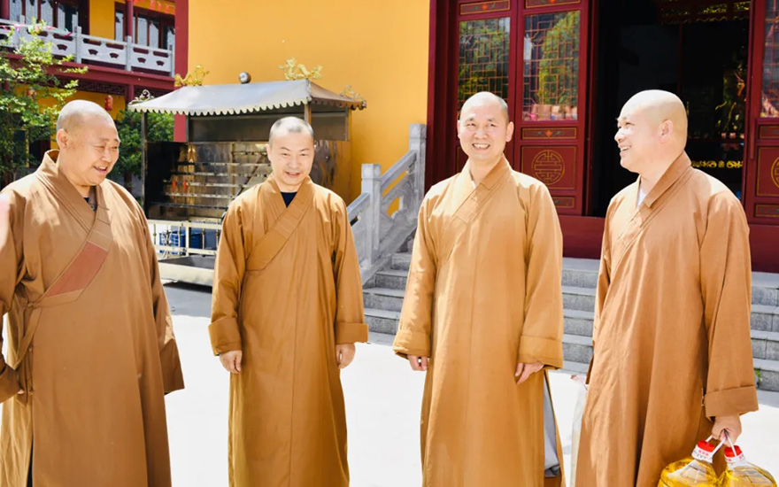 佛教-南京市佛教协会会长隆相法师走访慰问六合区部分困难寺院