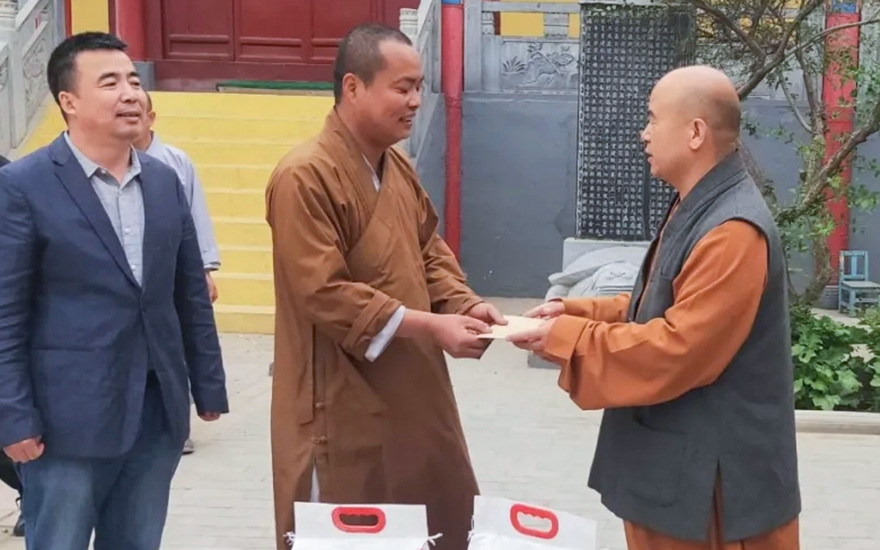 佛教-甘肃省佛教协会副会长理因大和尚走访慰问凉州区佛教寺院僧众