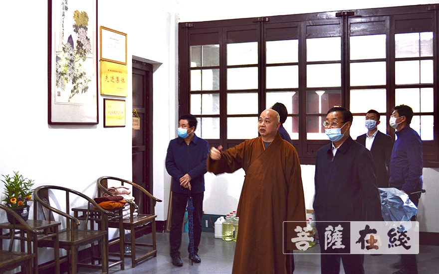 青州-潍坊市政协副主席赵崇发调研青州广福寺