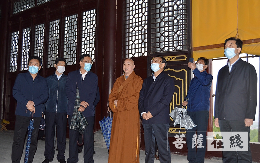 青州-潍坊市政协副主席赵崇发调研青州广福寺