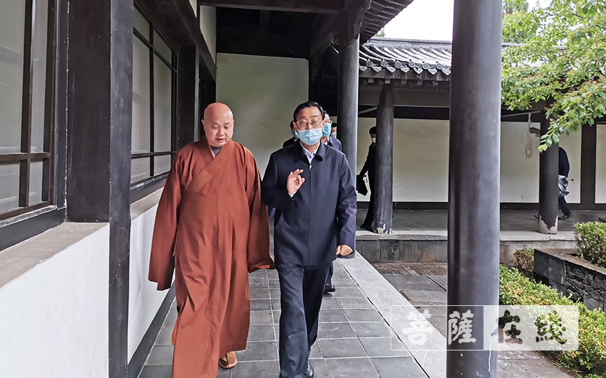 青州-潍坊市政协副主席赵崇发调研青州广福寺