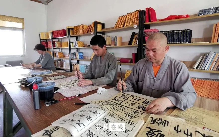 摄影-关门闭寺百余天,各大寺院僧众实修生活集锦 摄影-关门闭寺百余天,各大寺院僧众实修生活集锦