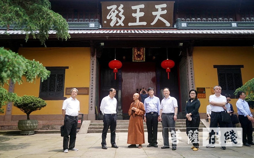 陈铁雄-浙江省政协副主席陈铁雄一行走访调研天童禅寺