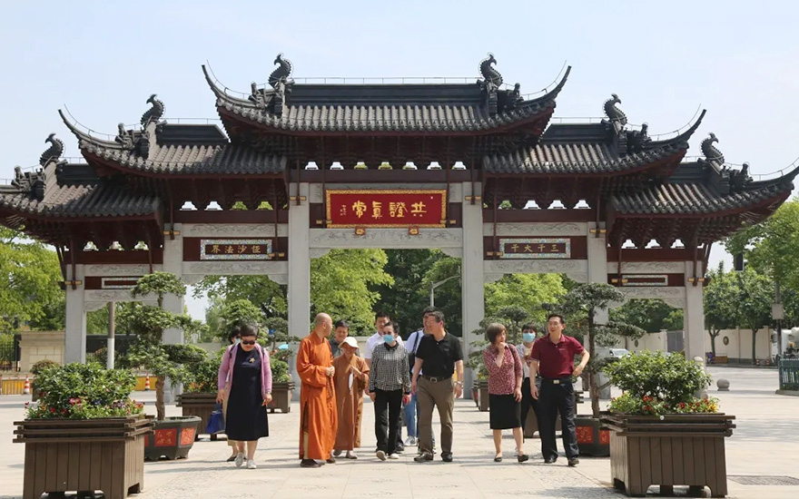 宁国-上海市奉贤区人大侨民宗工委考察团调研宁国禅寺