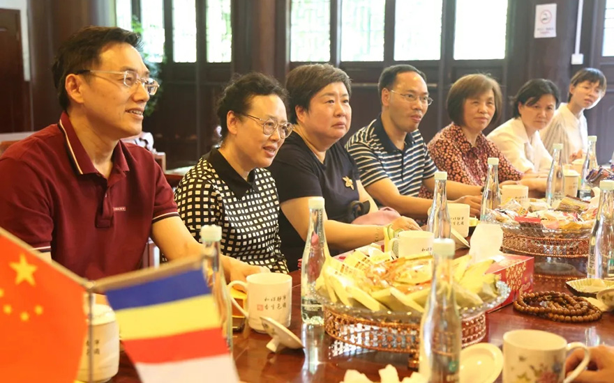 宁国-上海市奉贤区人大侨民宗工委考察团调研宁国禅寺