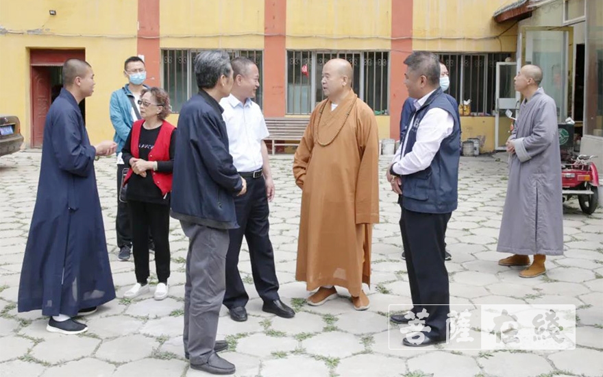 佛教-兰州市民宗委领导深入寺院督导调研