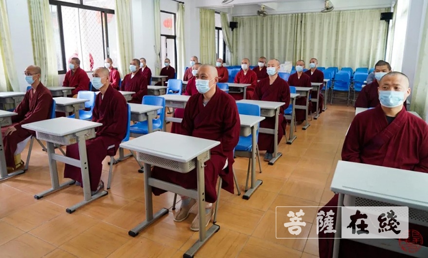 开元寺-潮州开元寺及广东佛学院岭东学院僧众观看全国两会视频