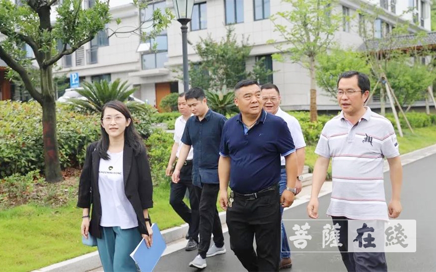 奉化区-宁波市奉化区民宗局联合区卫健局赴浙江佛学院检查指导复学前准备工作