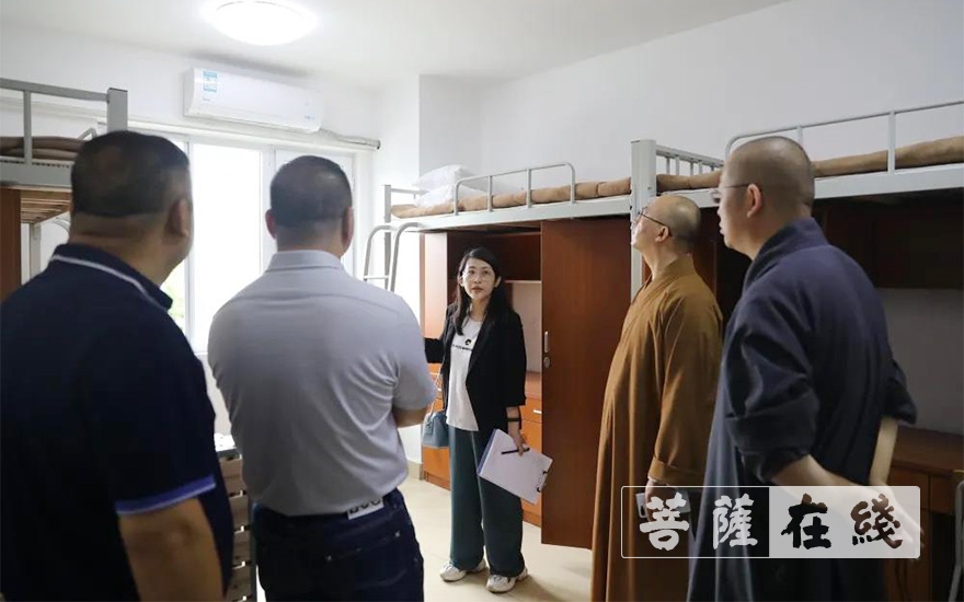 奉化区-宁波市奉化区民宗局联合区卫健局赴浙江佛学院检查指导复学前准备工作