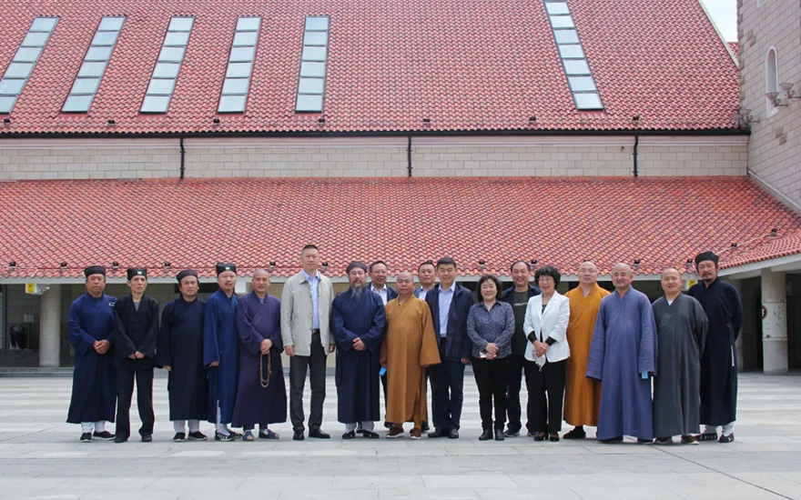 佛教-青岛市佛教协会召开第六届理事会第三次会长办公会议