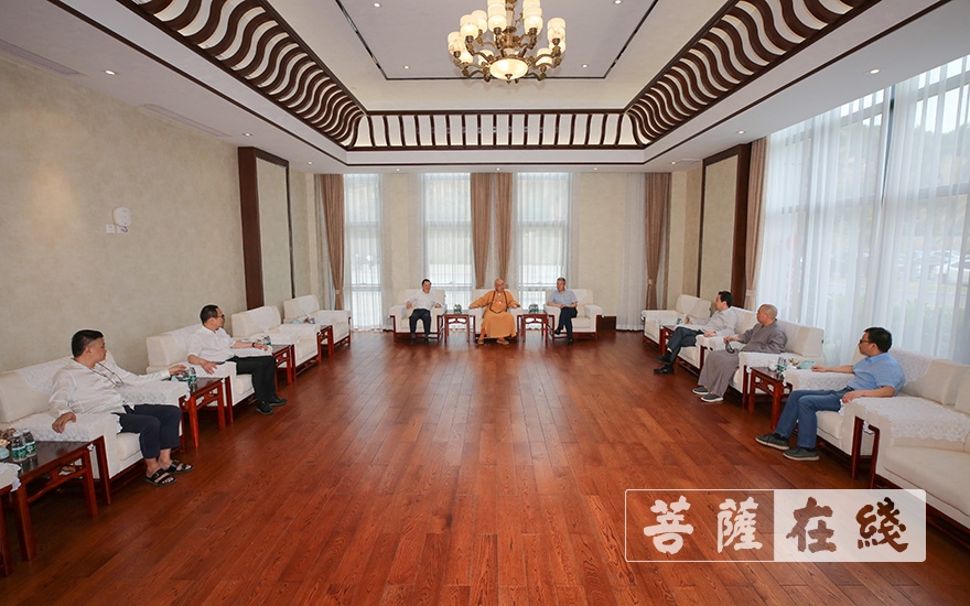 普陀山-道慈大和尚出席两会圆满返程普陀山