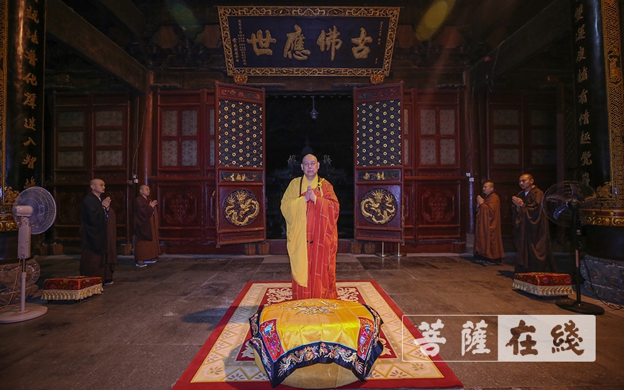 佛教-普陀山佛教协会组织各寺院举行祈愿法会
