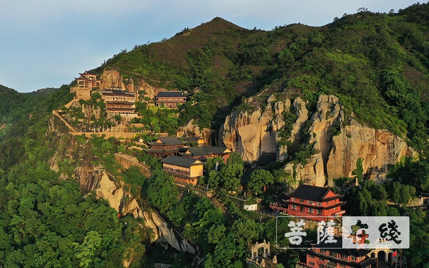 常君-二十年，在峭壁上建道场的法师：我只是由此岸尾登彼岸