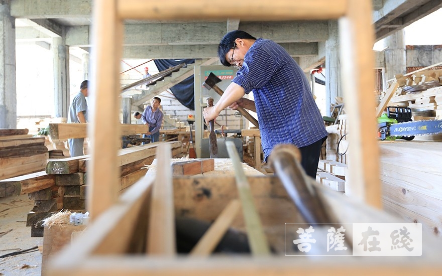 常君-二十年，在峭壁上建道场的法师：我只是由此岸尾登彼岸