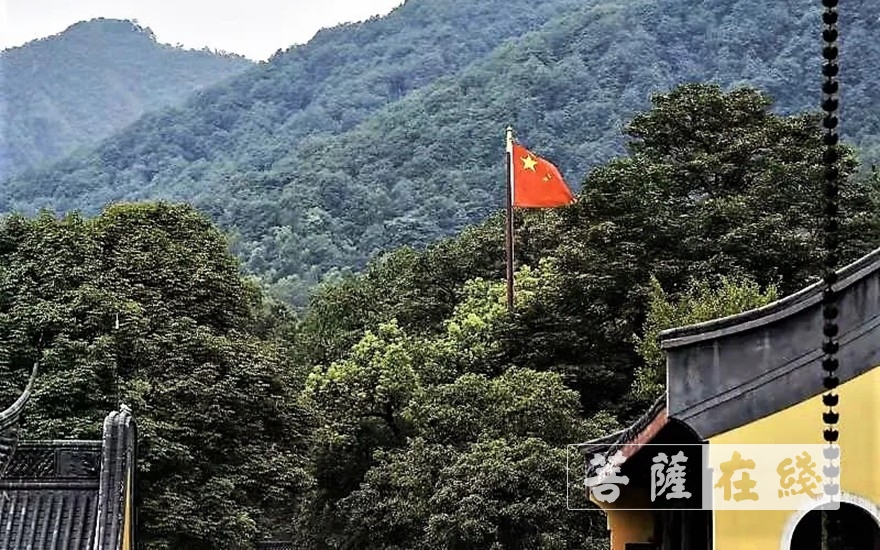 灵隐寺-杭州灵隐寺有序恢复开放第一天 举行升国旗仪式