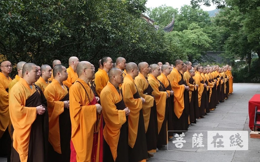 灵隐寺-杭州灵隐寺有序恢复开放第一天 举行升国旗仪式