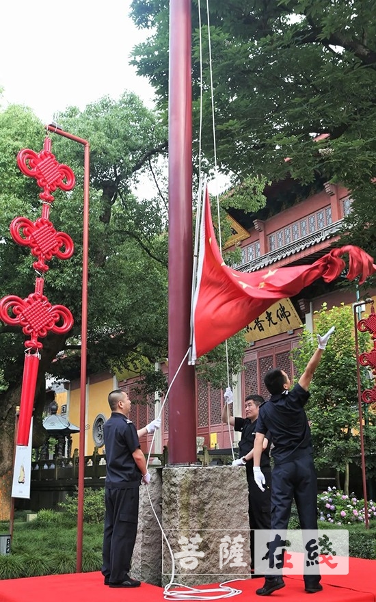 灵隐寺-杭州灵隐寺有序恢复开放第一天 举行升国旗仪式