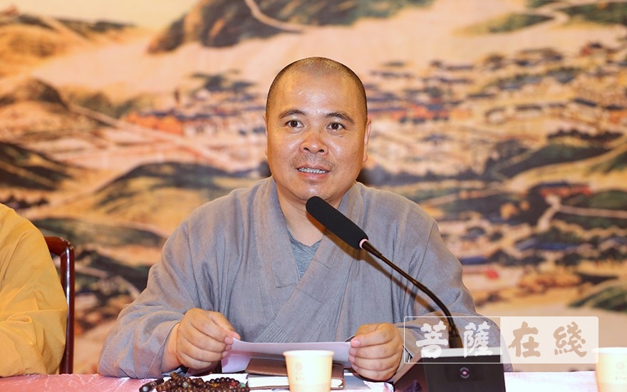 普陀山-普陀山普济禅寺召开僧众职工大会，确保寺院有序开放