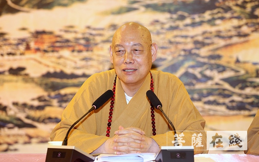 普陀山-普陀山普济禅寺召开僧众职工大会，确保寺院有序开放