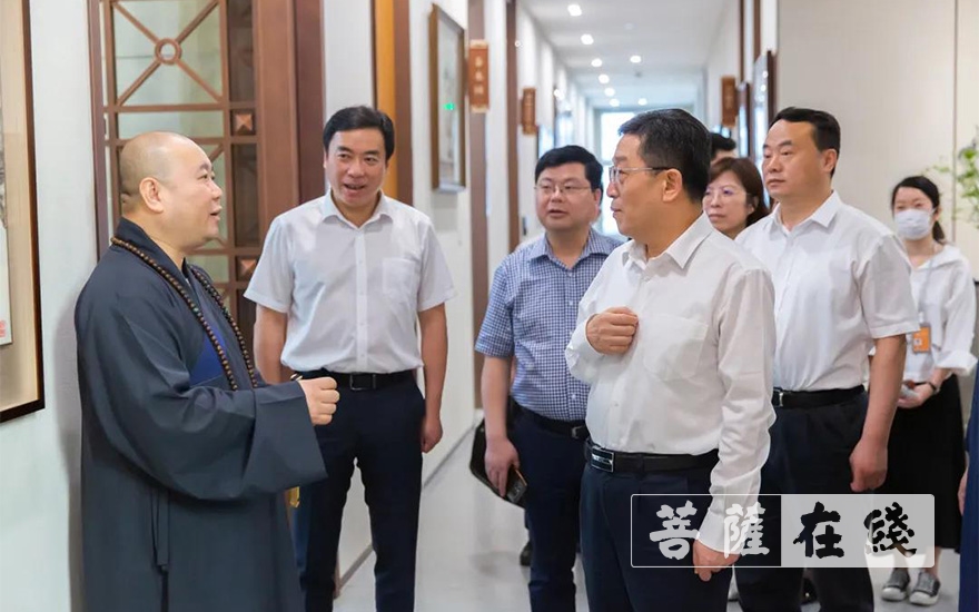 佛教-上海市委常委、统战部部长郑钢淼一行调研上海玉佛禅寺
