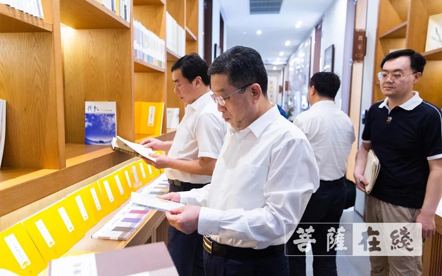 佛教-上海市委常委、统战部部长郑钢淼一行调研上海玉佛禅寺