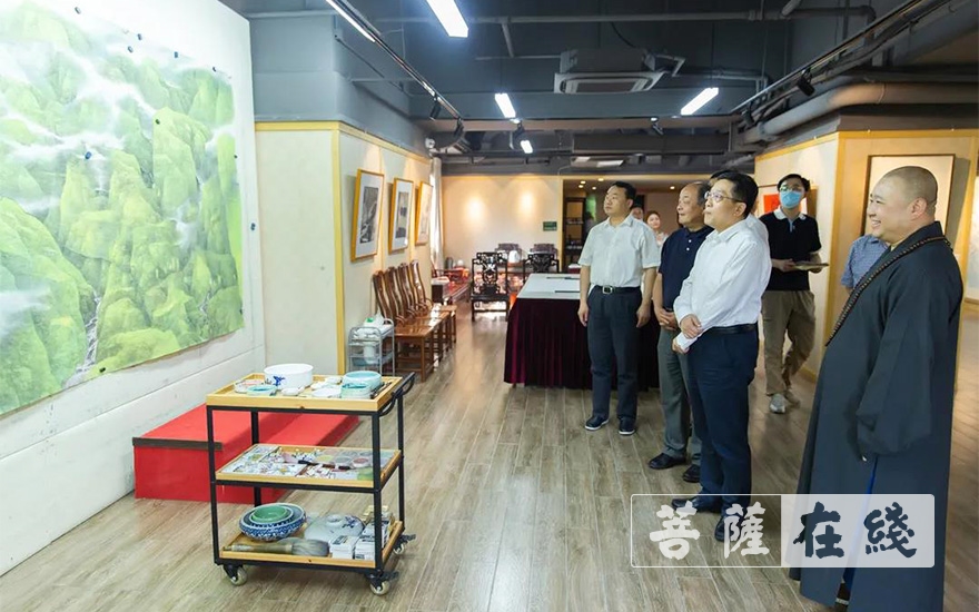 佛教-上海市委常委、统战部部长郑钢淼一行调研上海玉佛禅寺