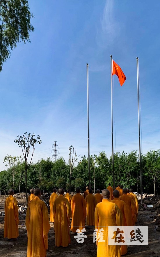 圆通速递-江苏圆通寺恢复开放首日举行升国旗仪式