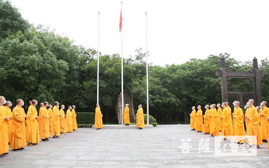 佛教-杭州佛学院举行返校复课升旗仪式