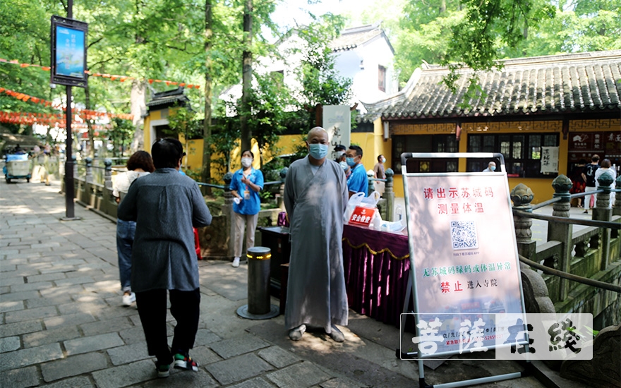 常熟兴福禅寺恢复开放首日举行升国旗仪式