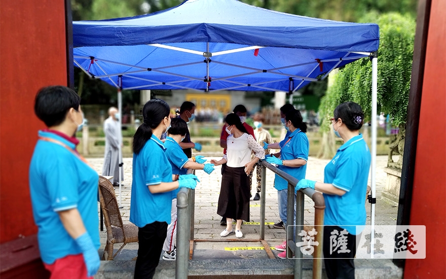 常熟兴福禅寺恢复开放首日举行升国旗仪式