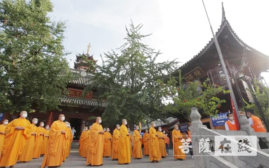 升旗仪式-南京鸡鸣恢复开放首日举行升国旗仪式