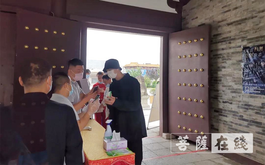 法门寺-陕西法门寺有序开放首日举行升国旗仪式