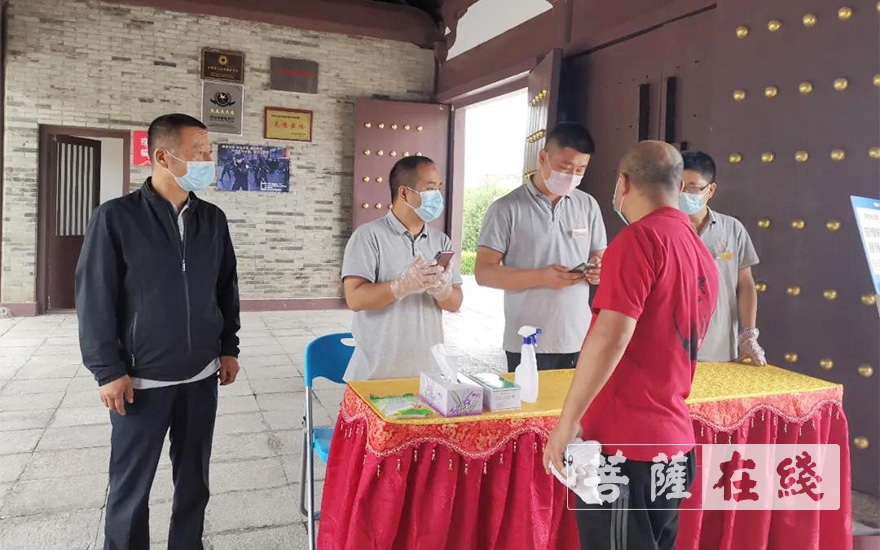 法门寺-陕西法门寺有序开放首日举行升国旗仪式