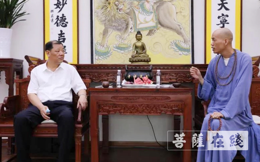 陈铁雄-浙江省政协副主席陈铁雄前往衢州天宁禅寺调研