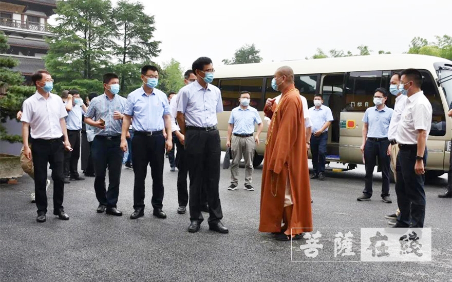 浙江省委常委-浙江省委常委、统战部部长熊建平一行赴长兴寿圣寺调研指导