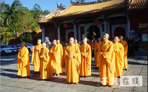 升旗仪式-厦门梵天禅寺恢复开放首日举行升国旗仪式