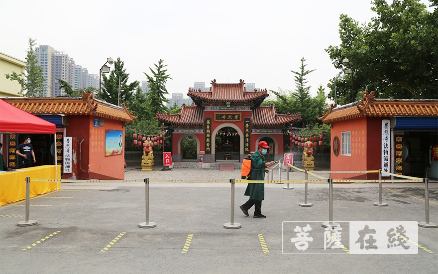 普照寺-山东淄川普照寺有序恢复开放首日举行升国旗仪式