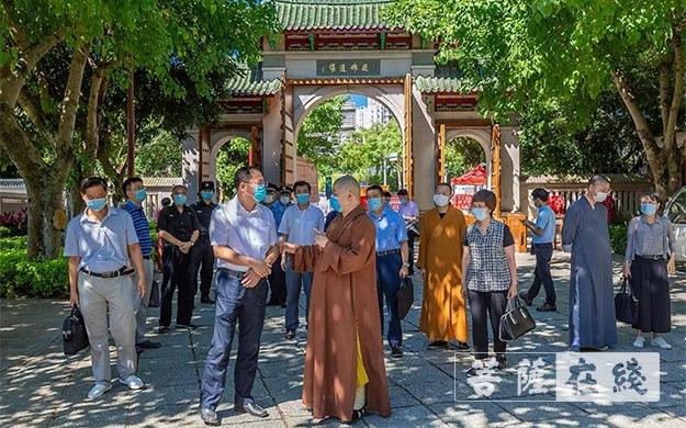 南普陀寺-厦门市委统战部部长张毅恭一行赴南普陀寺检查指导开放工作