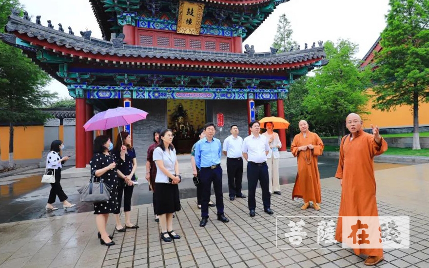 时政-青岛市人大、青岛市委统战部领导前往胶州慈云寺指导工作
