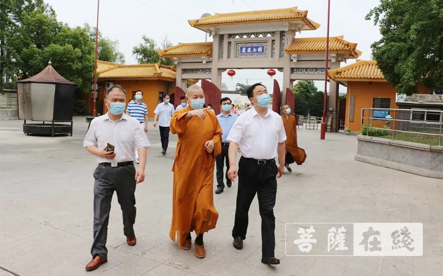 佛教-上海市委统战部副部长王霄汉调研七宝教寺