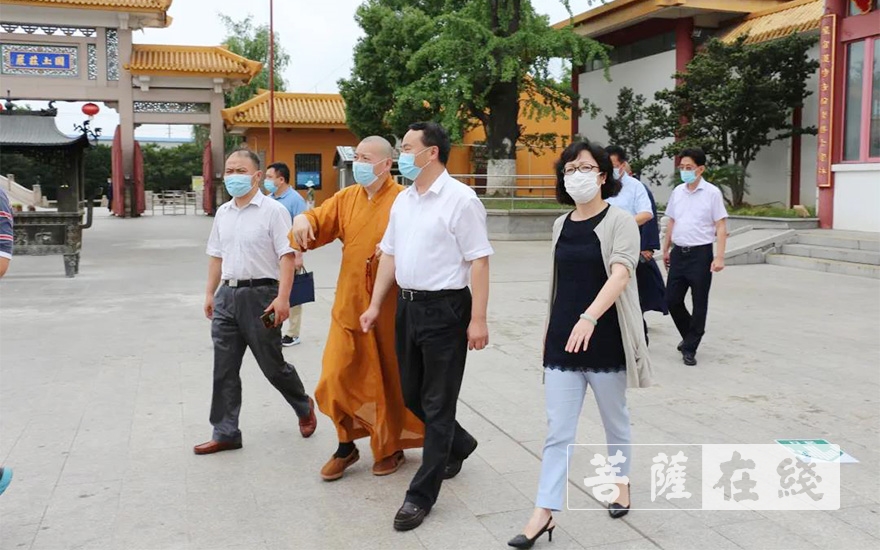 佛教-上海市委统战部副部长王霄汉调研七宝教寺