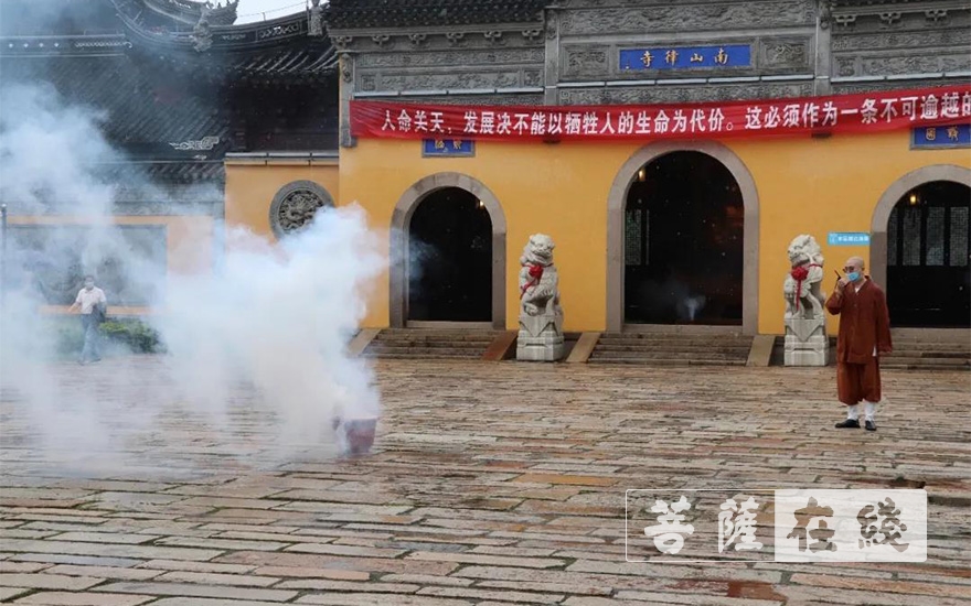 消防-泰州宗教活动场所消防应急救援演习活动在南山律寺举行