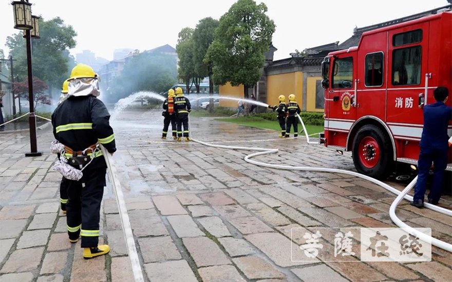消防-泰州宗教活动场所消防应急救援演习活动在南山律寺举行