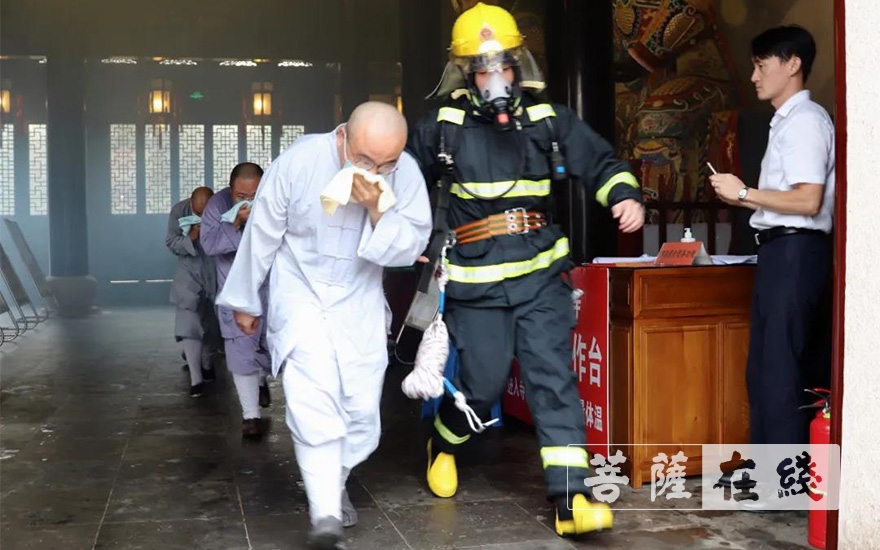 消防-泰州宗教活动场所消防应急救援演习活动在南山律寺举行